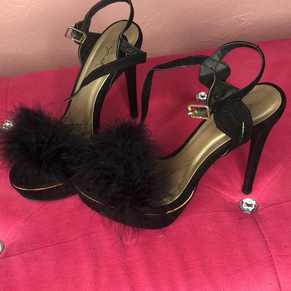 Heels - Picture 3 of 3